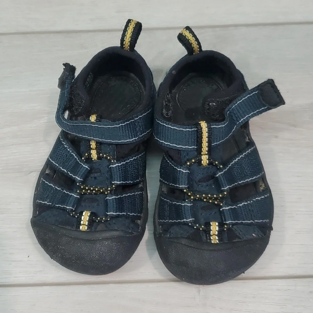 Keen Boys Kids Outdoor Fisherman hiking Waterproof sandals shoes sz 4 Toddler